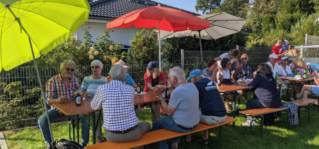Mehrgenerationenplatz mit Spiel- und Bouleplatz Mehrgenerationenplatz mit Spiel- und Bouleplatz